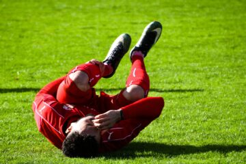 joueur de foot - relation blessure et douleur