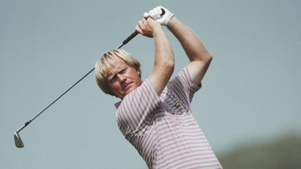 Jack Nicklaus faisant un swing de golf